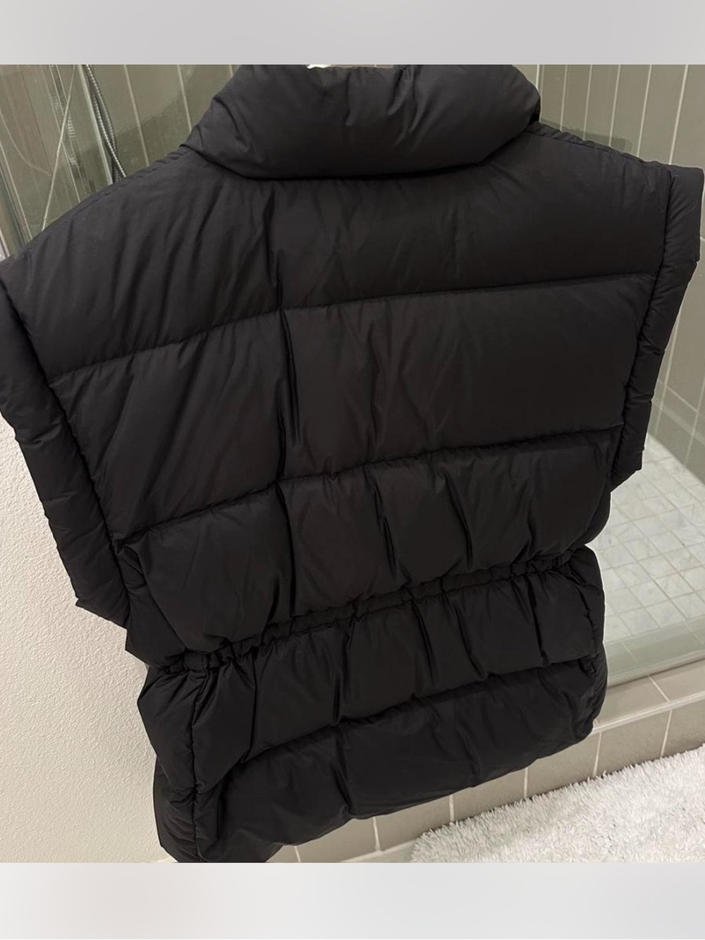 Aritzia chalet puffer vest - Picture 2 of 3